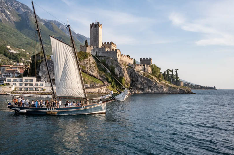 Tour in barca sul lago di Garda per vivere il lago al 100%